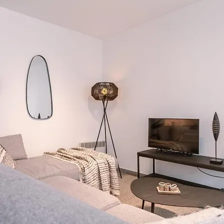 Tastefully Decorated With Sea View *
